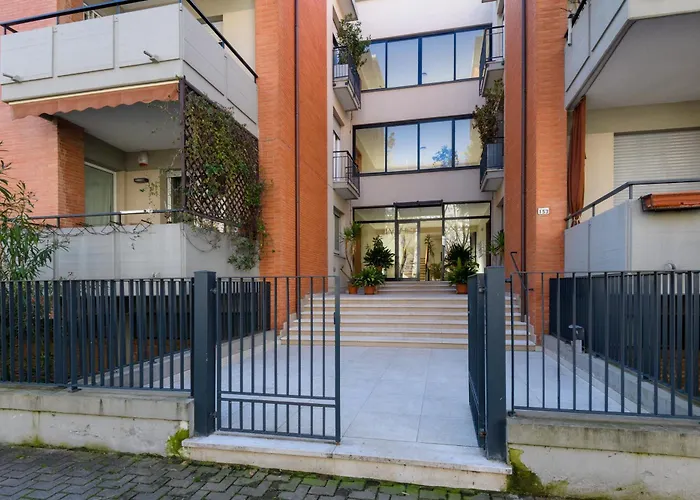 Guesthost - Trieste 153 Cozy Balcony Πέζαρο