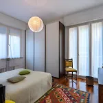 Guesthost - Trieste 153 Cozy Balcony Apartment Pesaro
