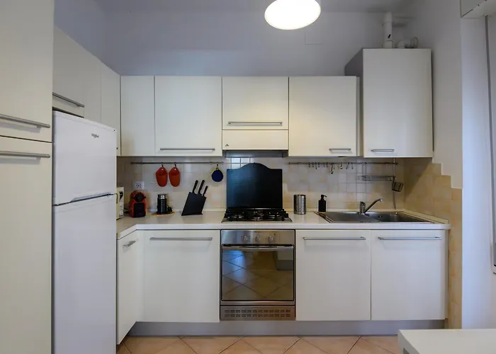 Guesthost - Trieste 153 Cozy Balcony * بيزارو