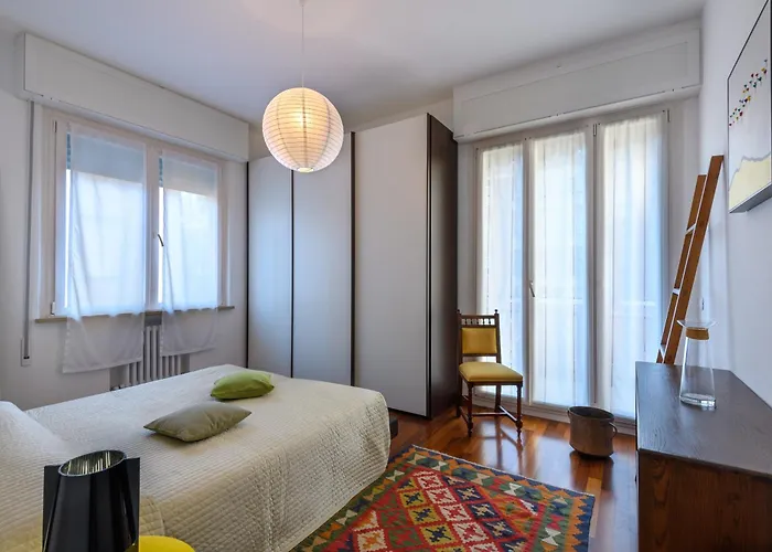Guesthost - Trieste 153 Cozy Balcony Apartment Pesaro